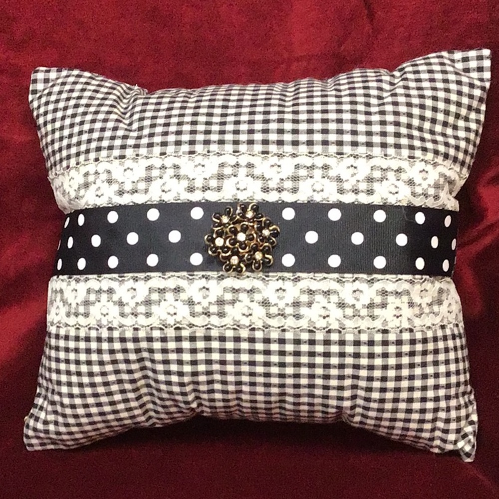 HAND MADE FANCIFUL BLK & WHITE PILLOW NWOT
